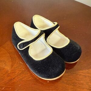 La Coqueta Baby Girl Holiday Shoes, Black Velvet with Gold Trim, Sz. 23 or US 7